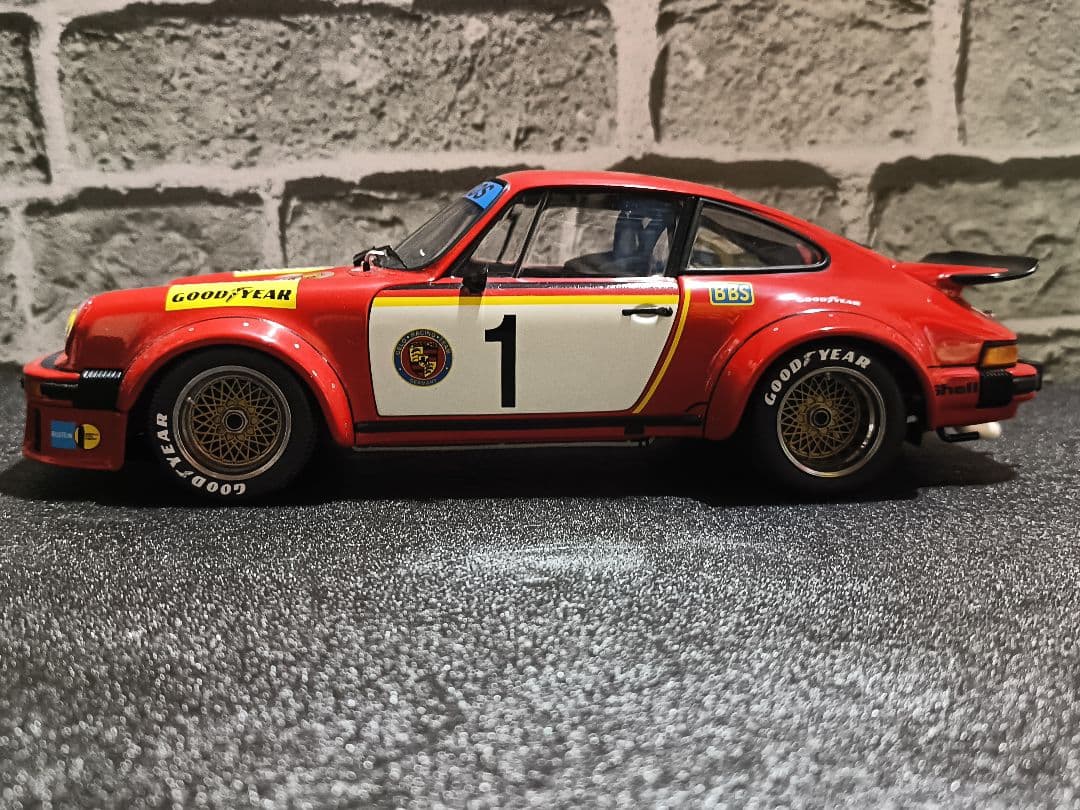 エグゾト 1/18 ポルシェ 934RSR #1 GTチャンピオン 1976